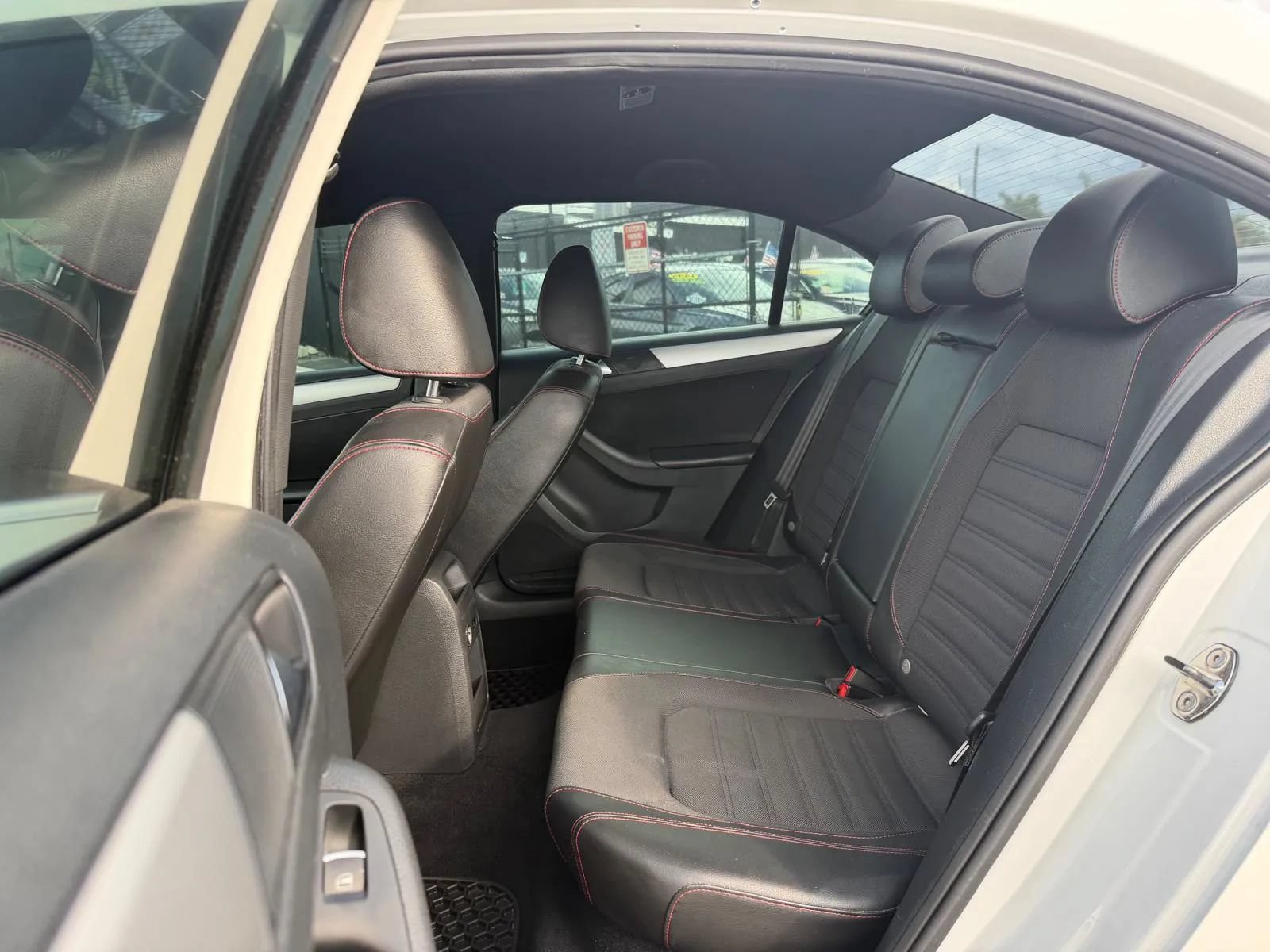 Used 2012 Volkswagen Jetta GLI FWD image 21