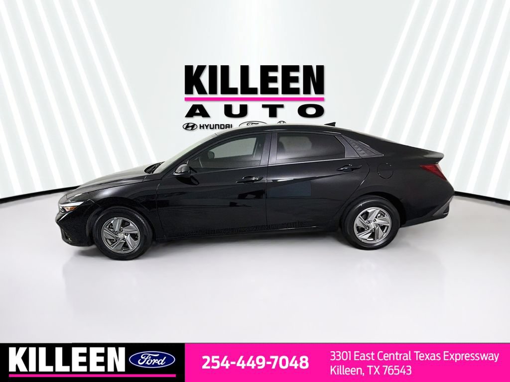 Used 2026 Hyundai Elantra SE FWD image 4