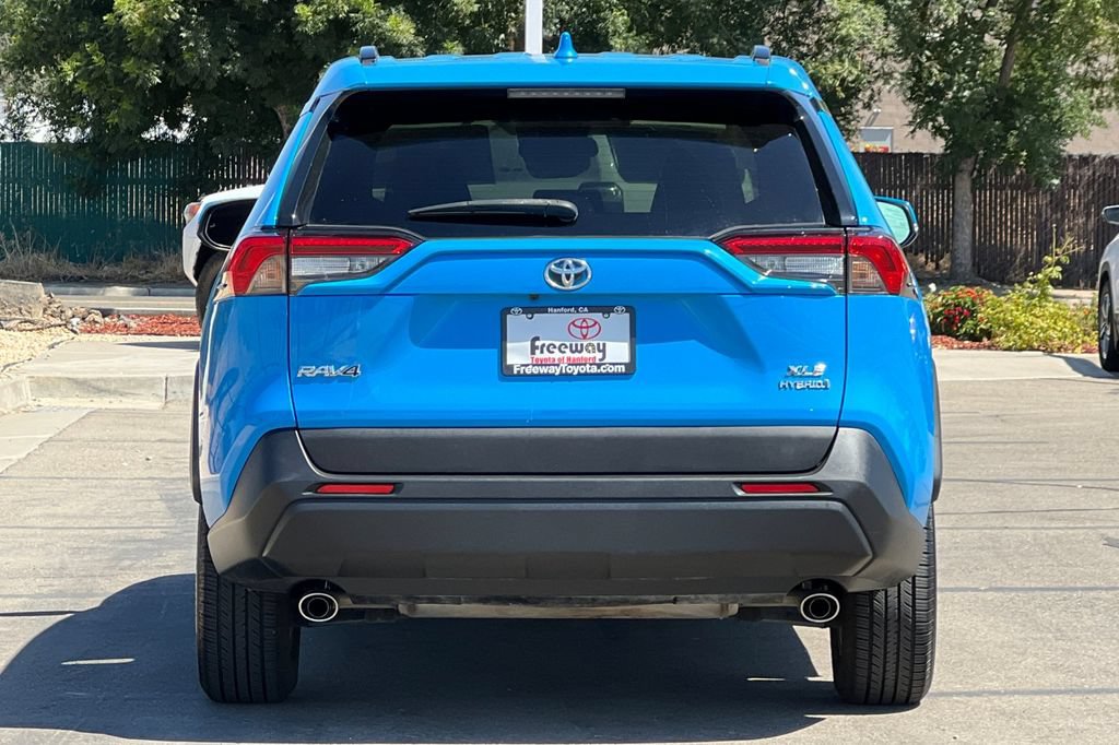 Certified 2021 Toyota RAV4 XLE w/ Convenience Package AWD/4WD image 6