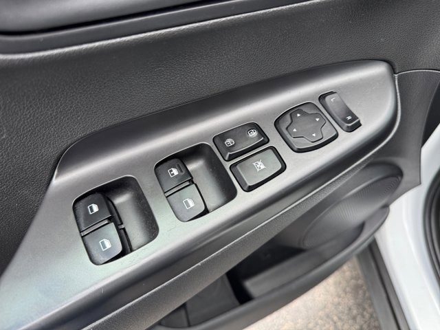 Used 2018 Hyundai Kona SE AWD/4WD image 18