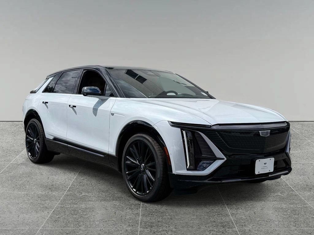 New 2026 Cadillac Lyriq Signature Sport w/ LPO, ONYX Package AWD/4WD image 8