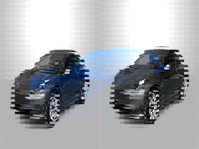 Used 2023 Tesla Model 3 Standard Range image 4