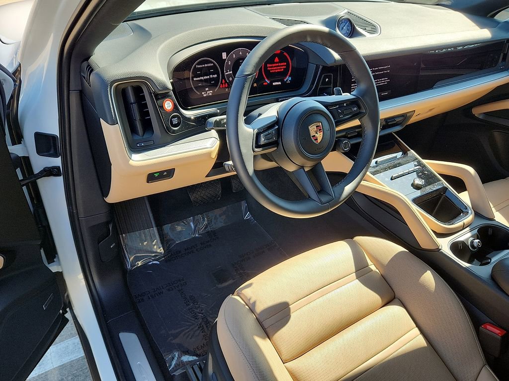 Certified 2025 Porsche Cayenne Coupe AWD/4WD image 4