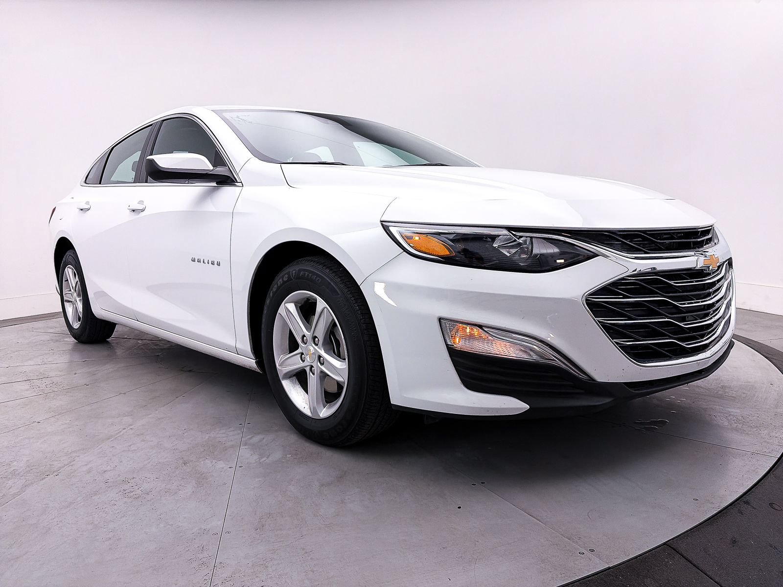 Used 2025 Chevrolet Malibu LS FWD image 8