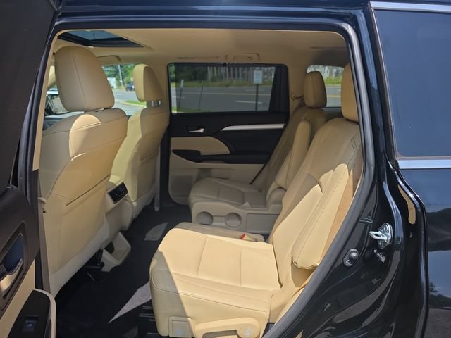 Used 2014 Toyota Highlander XLE AWD/4WD image 22