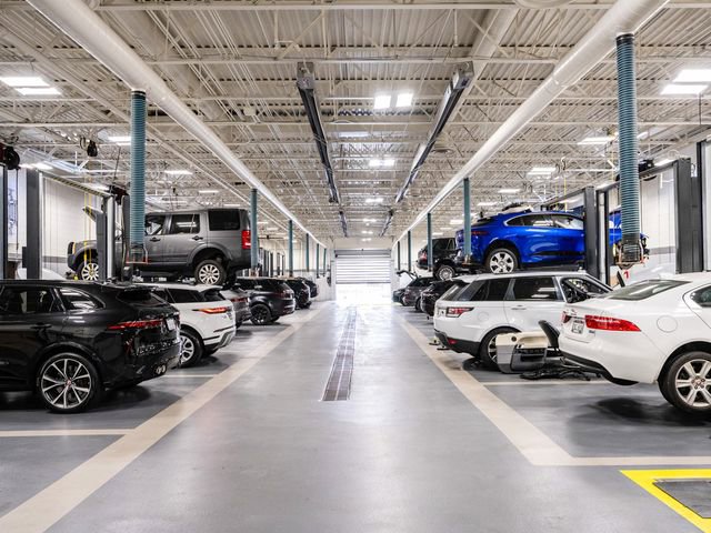 Used 2022 Land Rover Range Rover Sport HST image 28