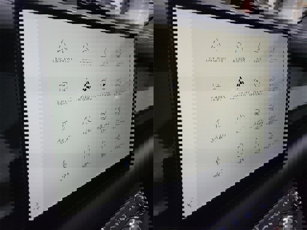 Certified 2024 Land Rover Defender 110 SE image 33