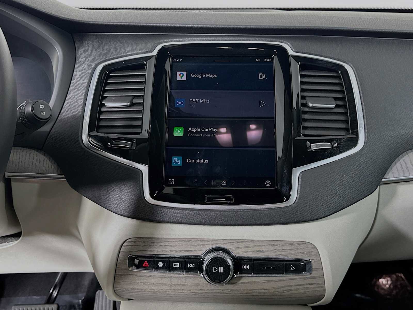 Certified 2025 Volvo XC90 B6 Plus image 13