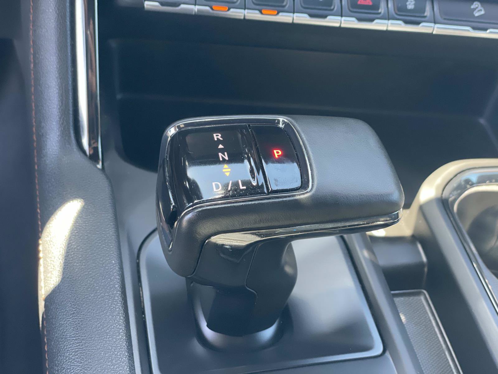 Used 2025 GMC Sierra 1500 AT4 w/ AT4 Premium Package AWD/4WD image 19