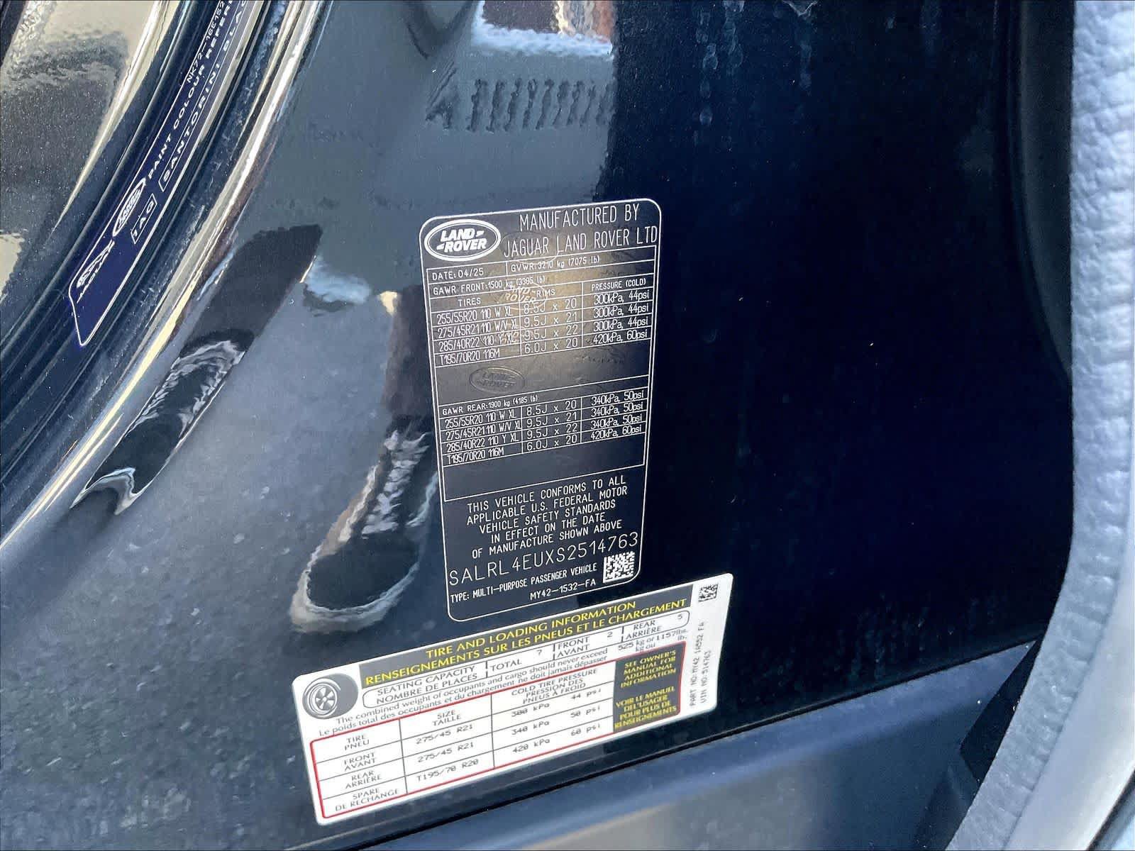 Used 2025 Land Rover Discovery Dynamic SE AWD/4WD image 36