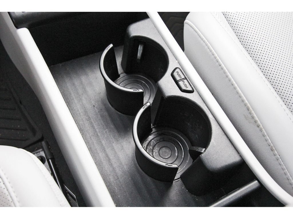 Certified 2025 Hyundai Kona Limited AWD/4WD image 31
