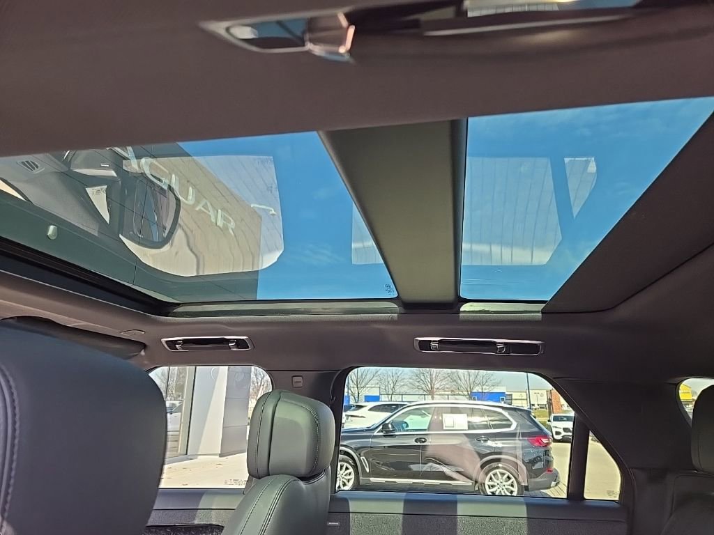 Used 2023 Land Rover Range Rover Sport SE Dynamic image 15