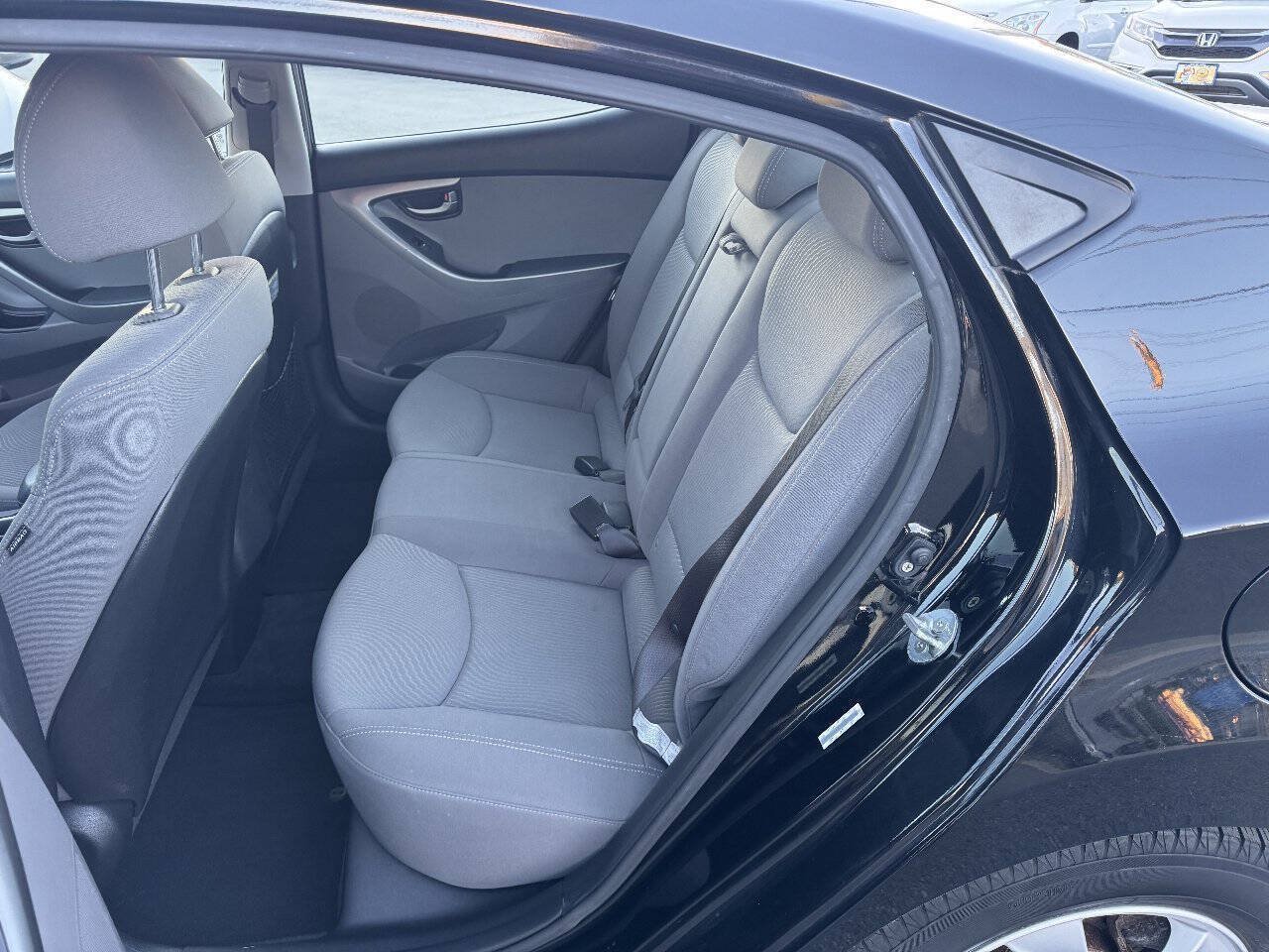 Used 2014 Hyundai Elantra SE FWD image 11