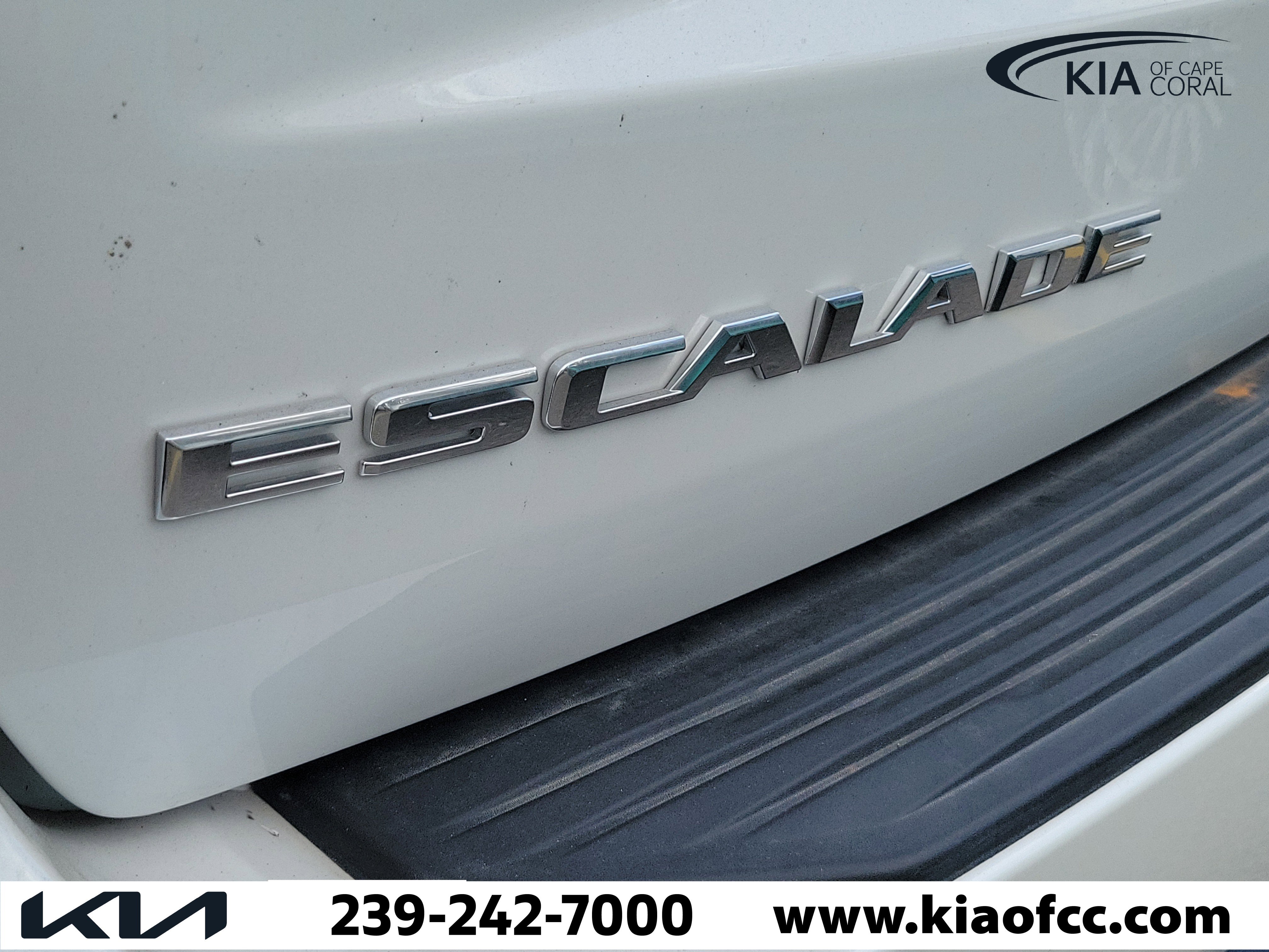 Used 2021 Cadillac Escalade Premium Luxury image 30