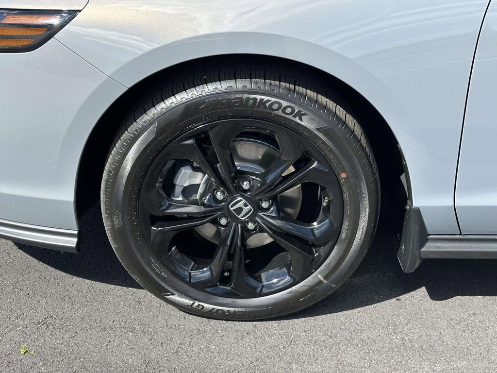 Certified 2025 Honda Accord SE image 29