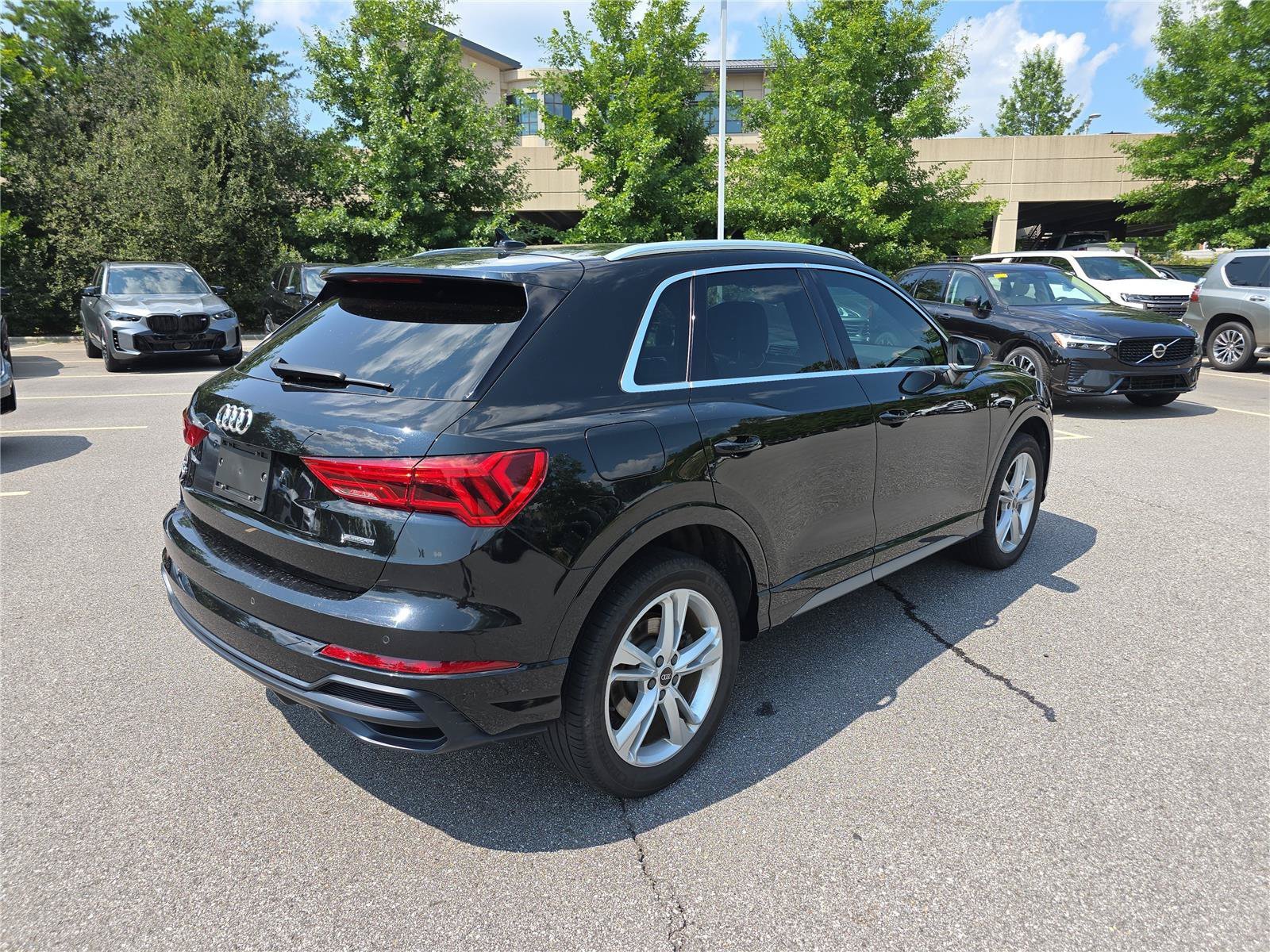 Used 2021 Audi Q3 2.0T Premium w/ Convenience Package AWD/4WD image 3