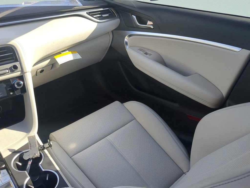 New 2025 Genesis G70 2.5T RWD image 15