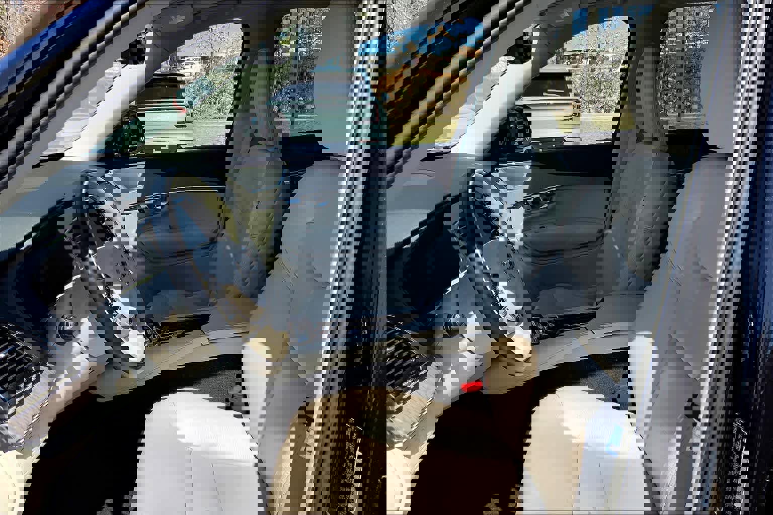 Certified 2023 Volvo XC90 B6 Plus w/ Protection Package image 8