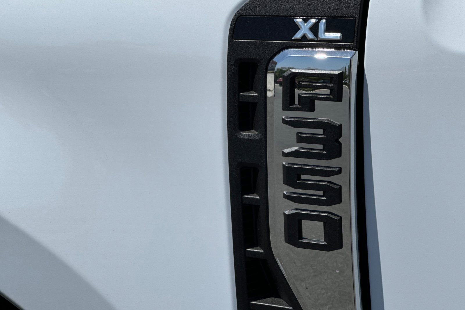 New 2025 Ford F350 XL w/ XL Chrome Package RWD image 30
