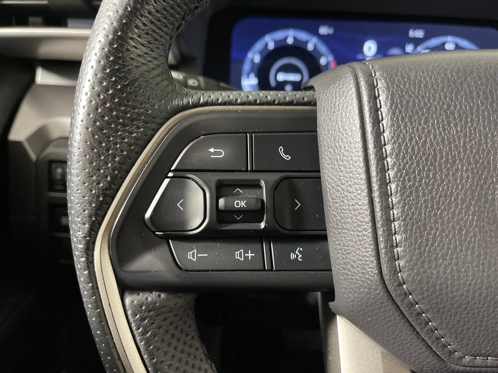 Certified 2025 Toyota Tacoma TRD Off-Road AWD/4WD image 26