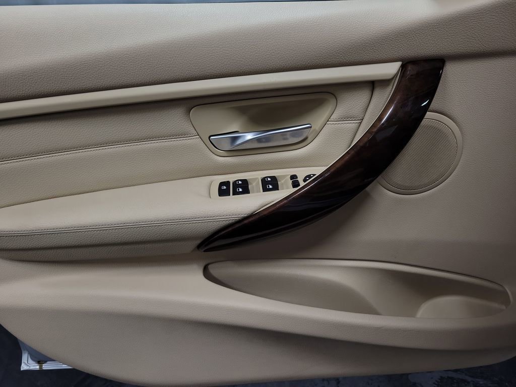 Used 2015 BMW 328i xDrive Sedan w/ Premium Package image 24
