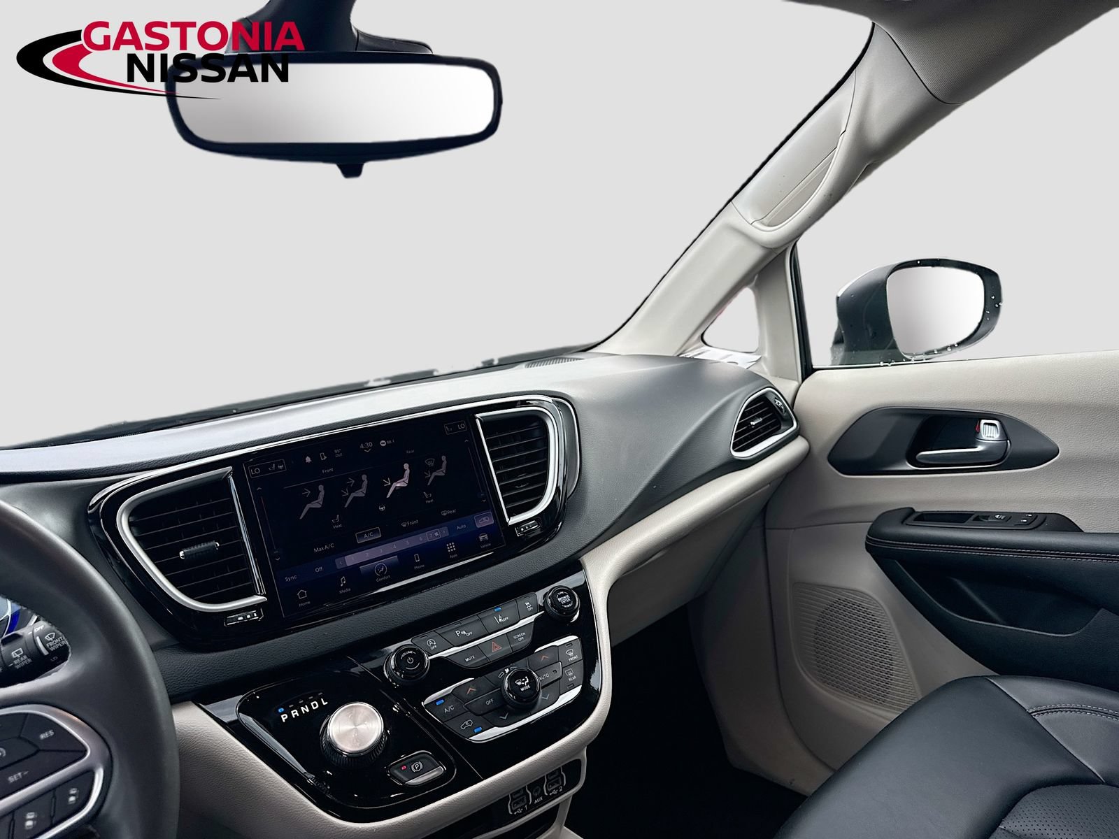 Used 2023 Chrysler Pacifica Touring-L FWD image 31