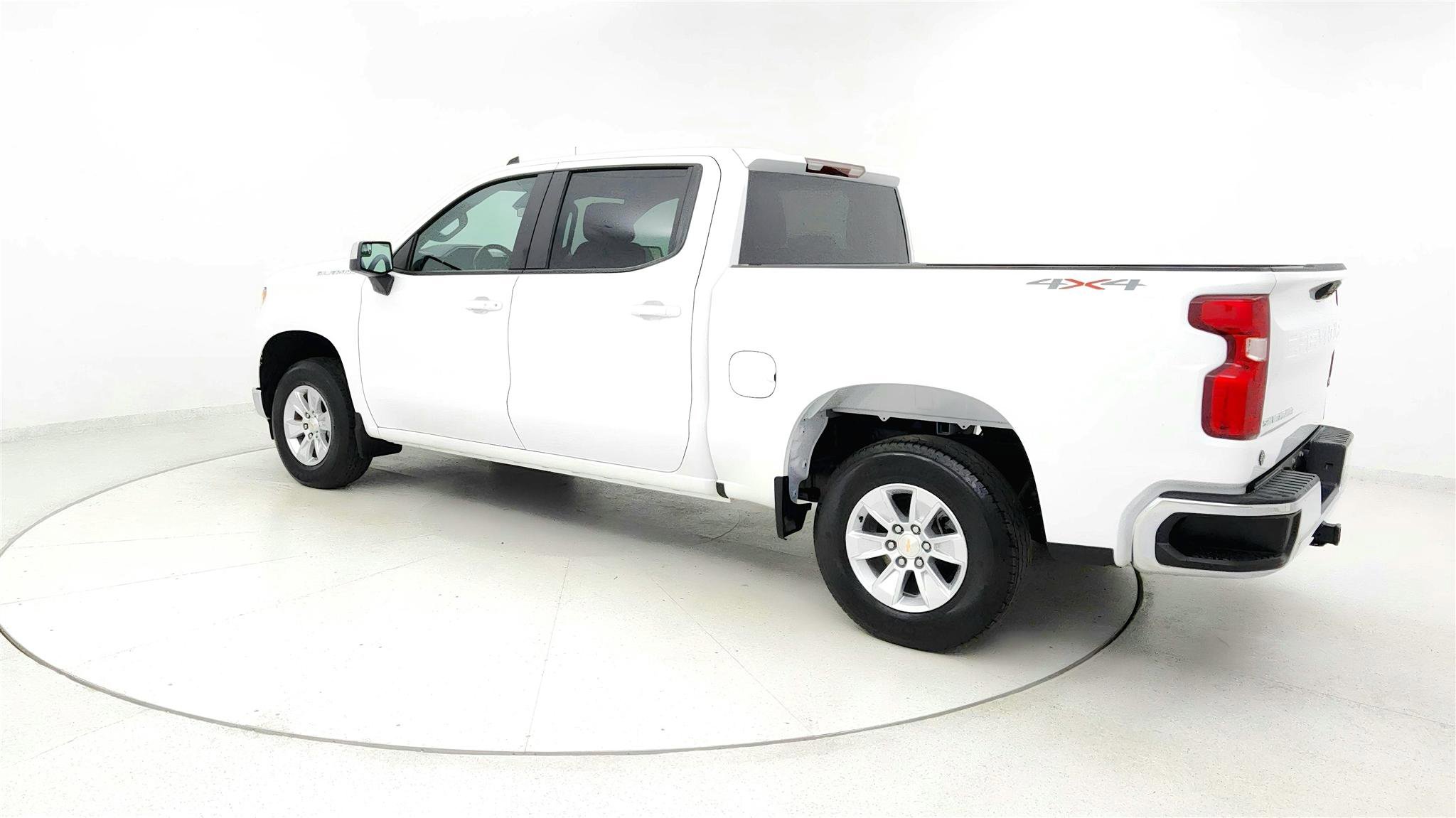 Used 2025 Chevrolet Silverado 1500 LT image 3