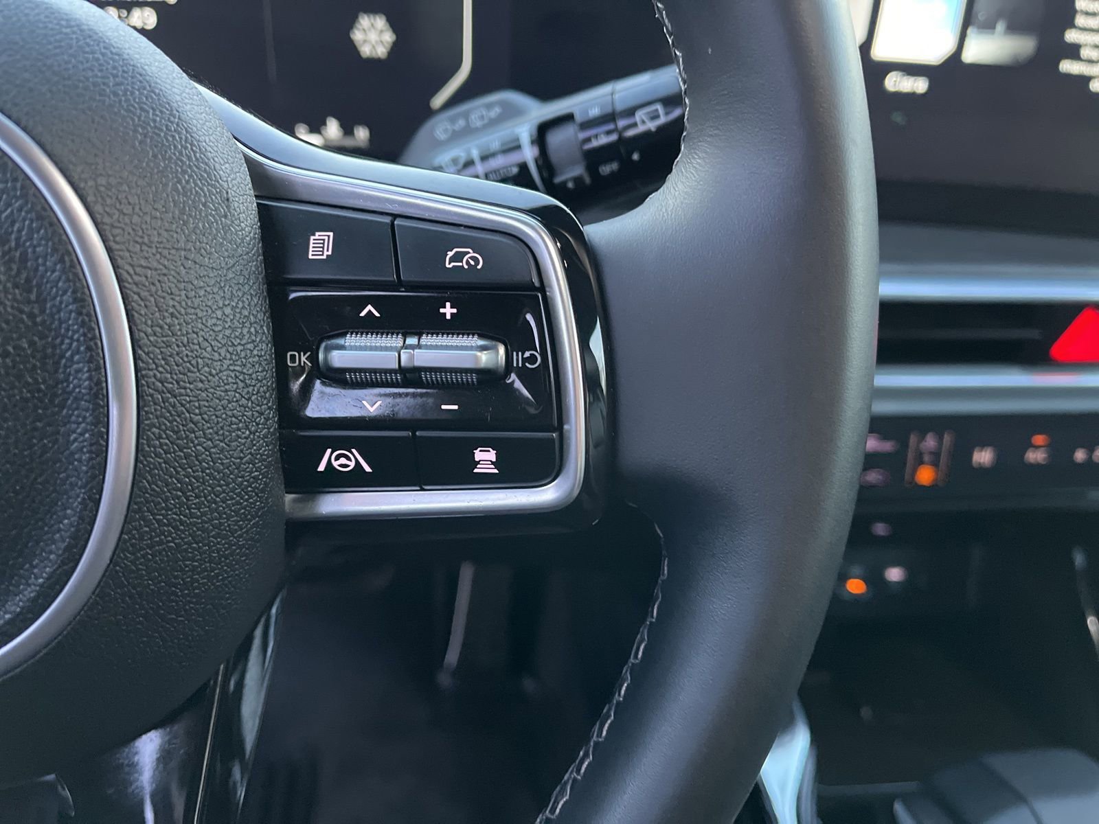 Used 2024 Kia Sorento SX image 28