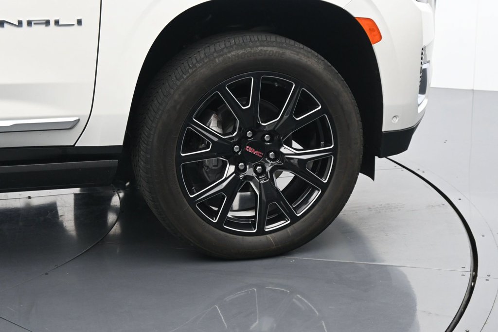 Used 2024 GMC Yukon Denali w/ Advanced Technology Package AWD/4WD image 11