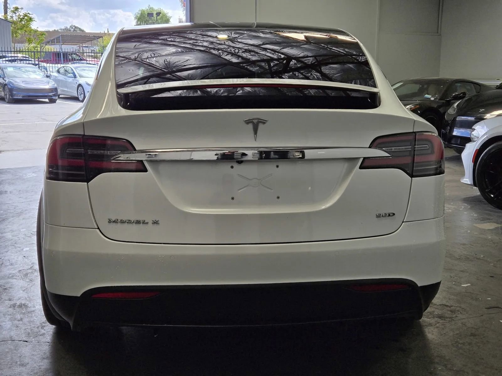 Used 2017 Tesla Model X 90D image 3
