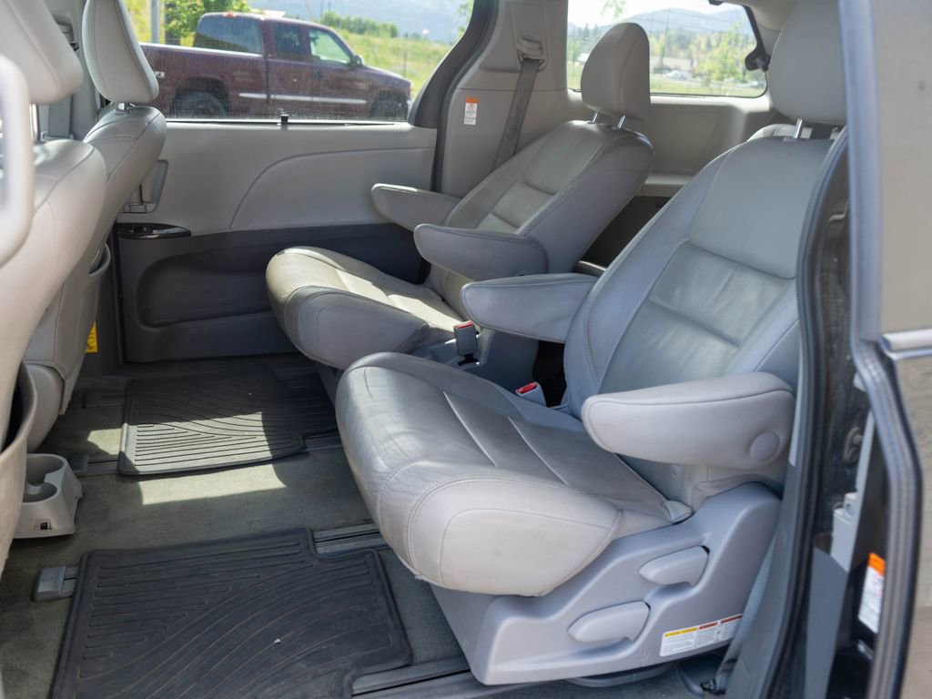 Used 2015 Toyota Sienna XLE w/ XLE Navigation Package AWD/4WD image 13