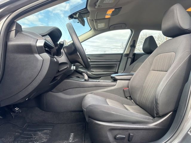 Used 2025 Nissan Altima 2.5 SV image 2