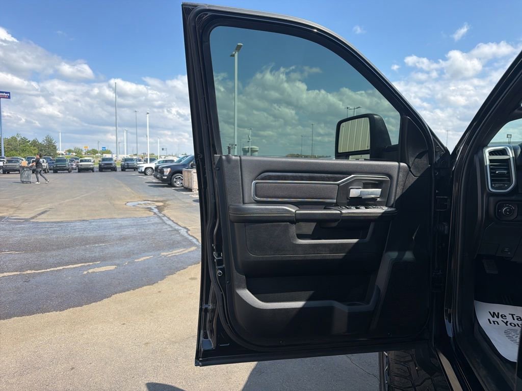 Used 2024 RAM 2500 Big Horn w/ Night Edition AWD/4WD image 18
