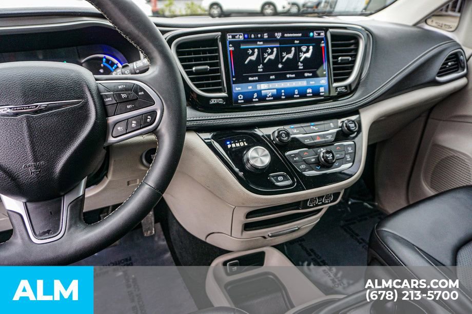 Used 2024 Chrysler Pacifica Select image 38