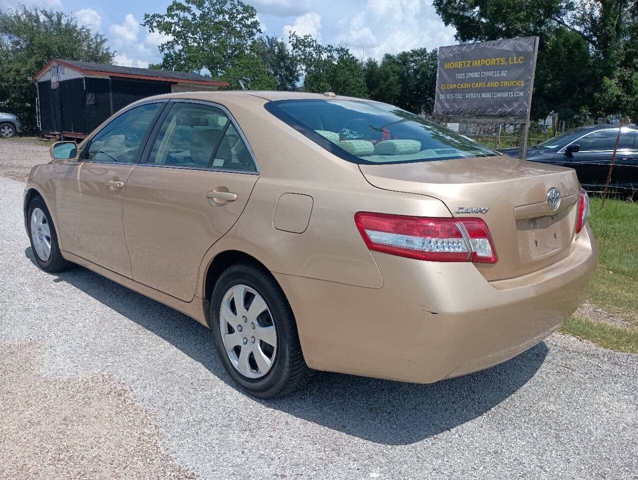 Used 2010 Toyota Camry LE FWD image 3