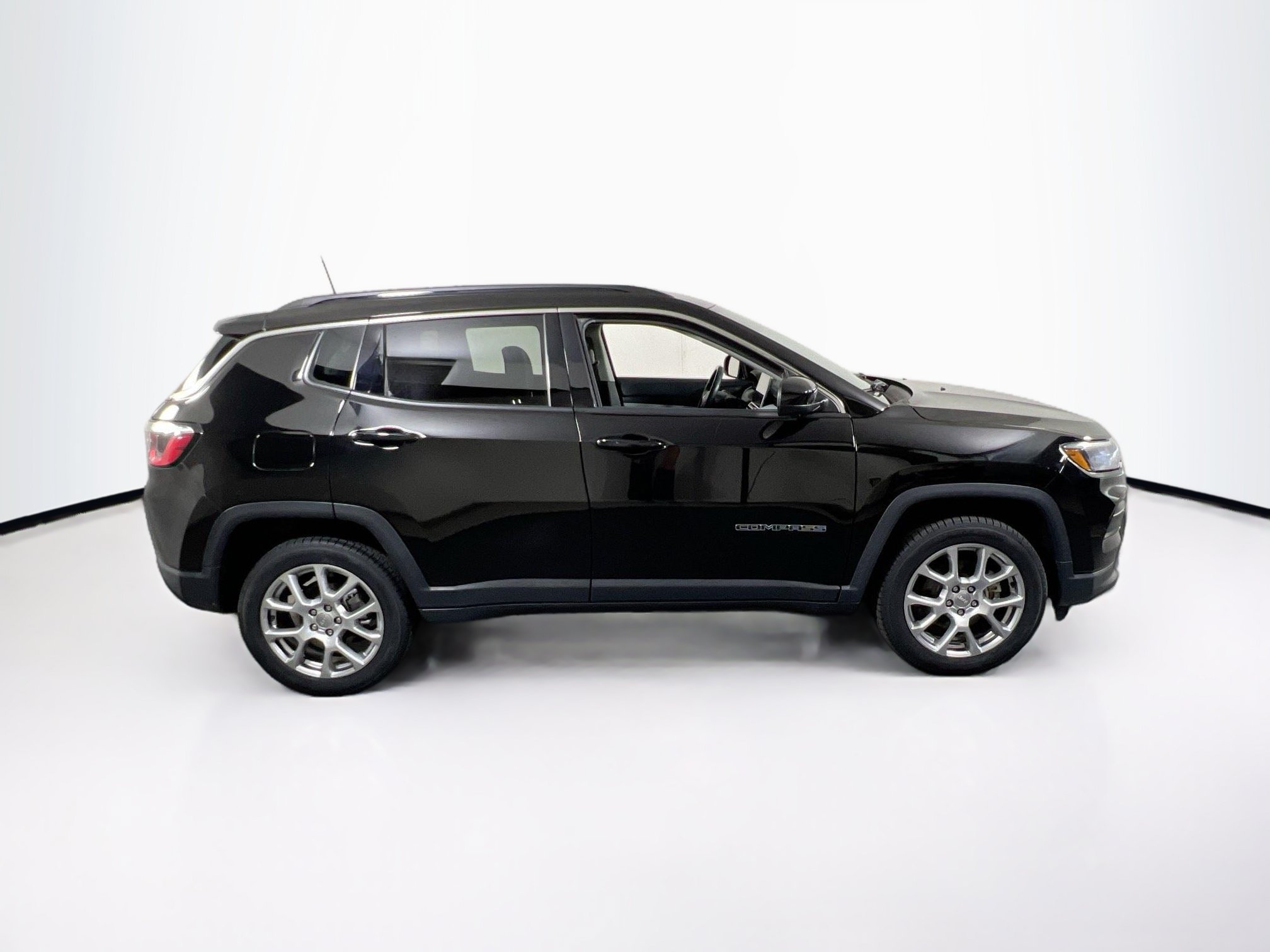 Used 2022 Jeep Compass Latitude AWD/4WD image 4