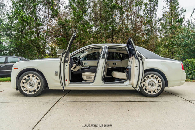 Used 2015 Rolls-Royce Ghost image 16