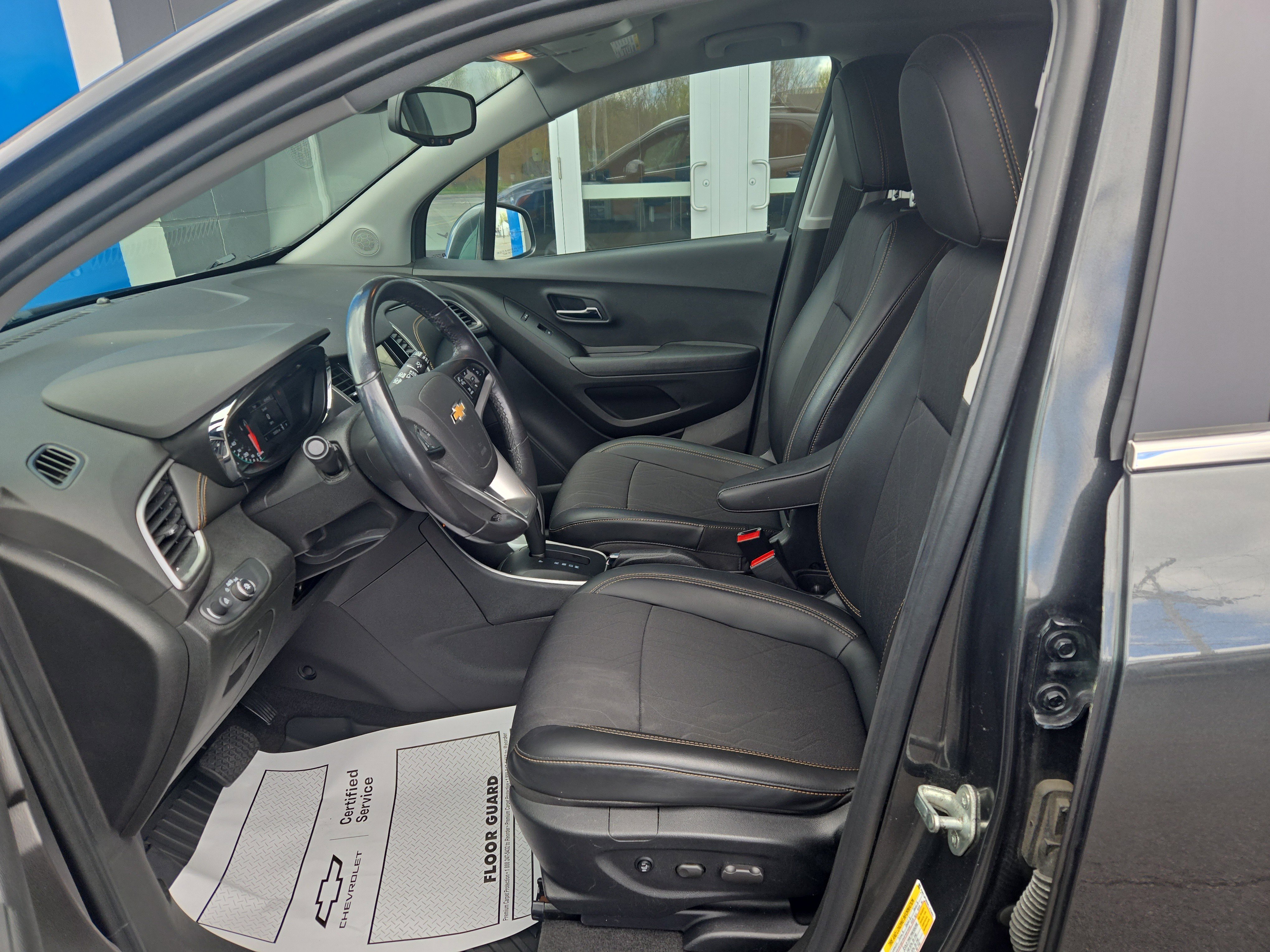 Used 2019 Chevrolet Trax LT w/ LT Convenience Package AWD/4WD image 5