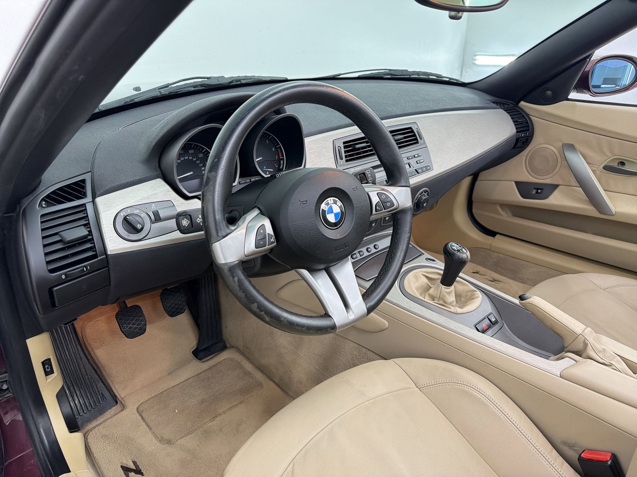 Used 2004 BMW Z4 2.5i image 4