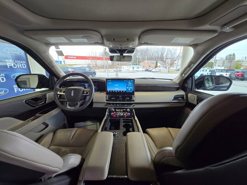 Used 2022 Lincoln Navigator Reserve image 28