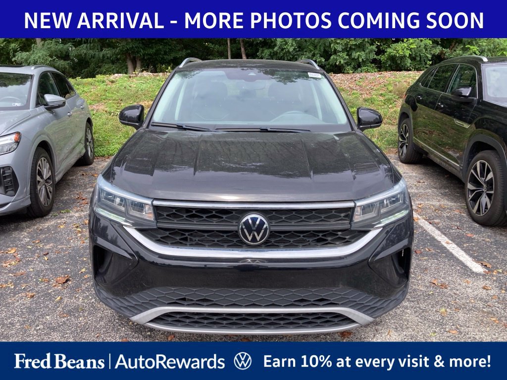 Used 2023 Volkswagen Taos SE w/ Black Wheel Package AWD/4WD image 2
