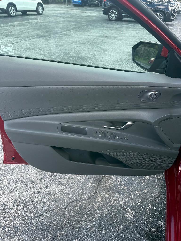 Used 2021 Hyundai Elantra SE FWD image 5