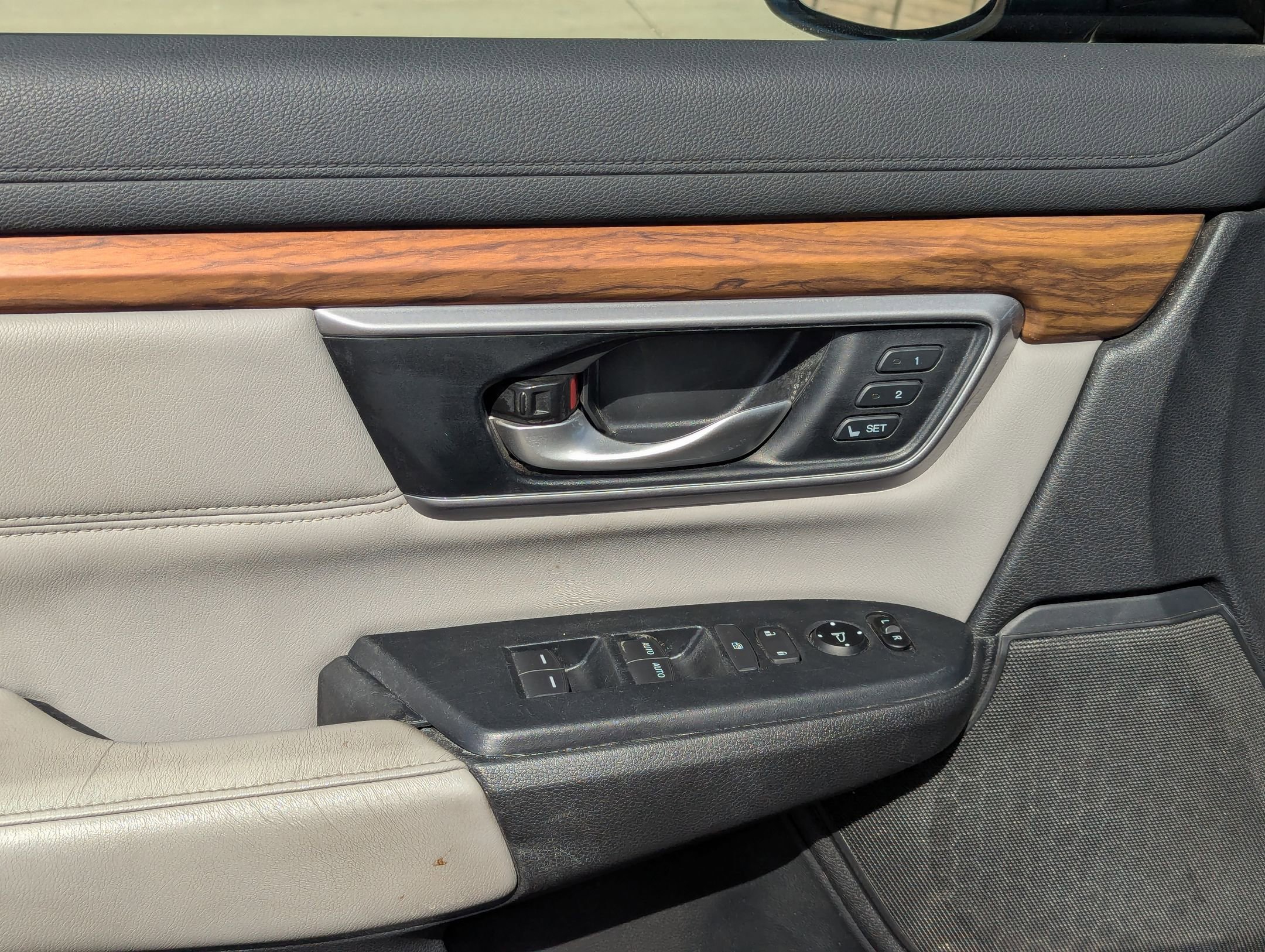 Used 2017 Honda CR-V EX-L image 4