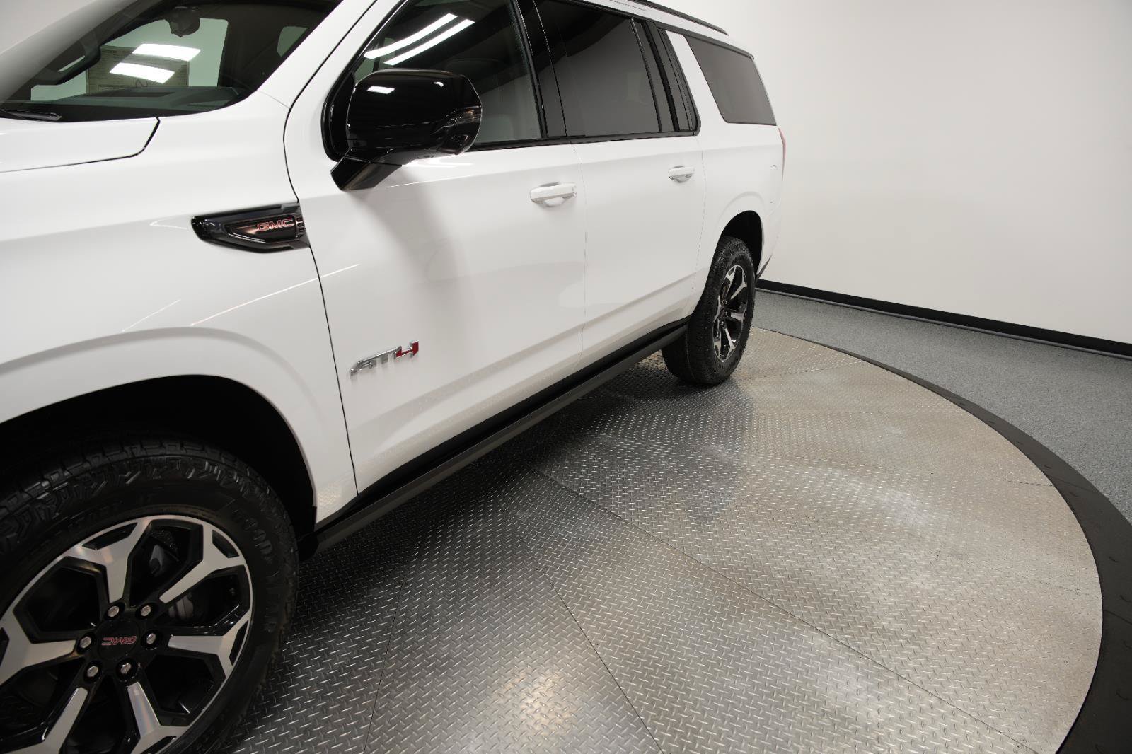 New 2026 GMC Yukon XL AT4 w/ AT4 Premium Plus Package AWD/4WD image 3