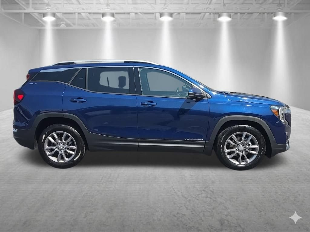 Certified 2022 GMC Terrain SLT FWD image 2