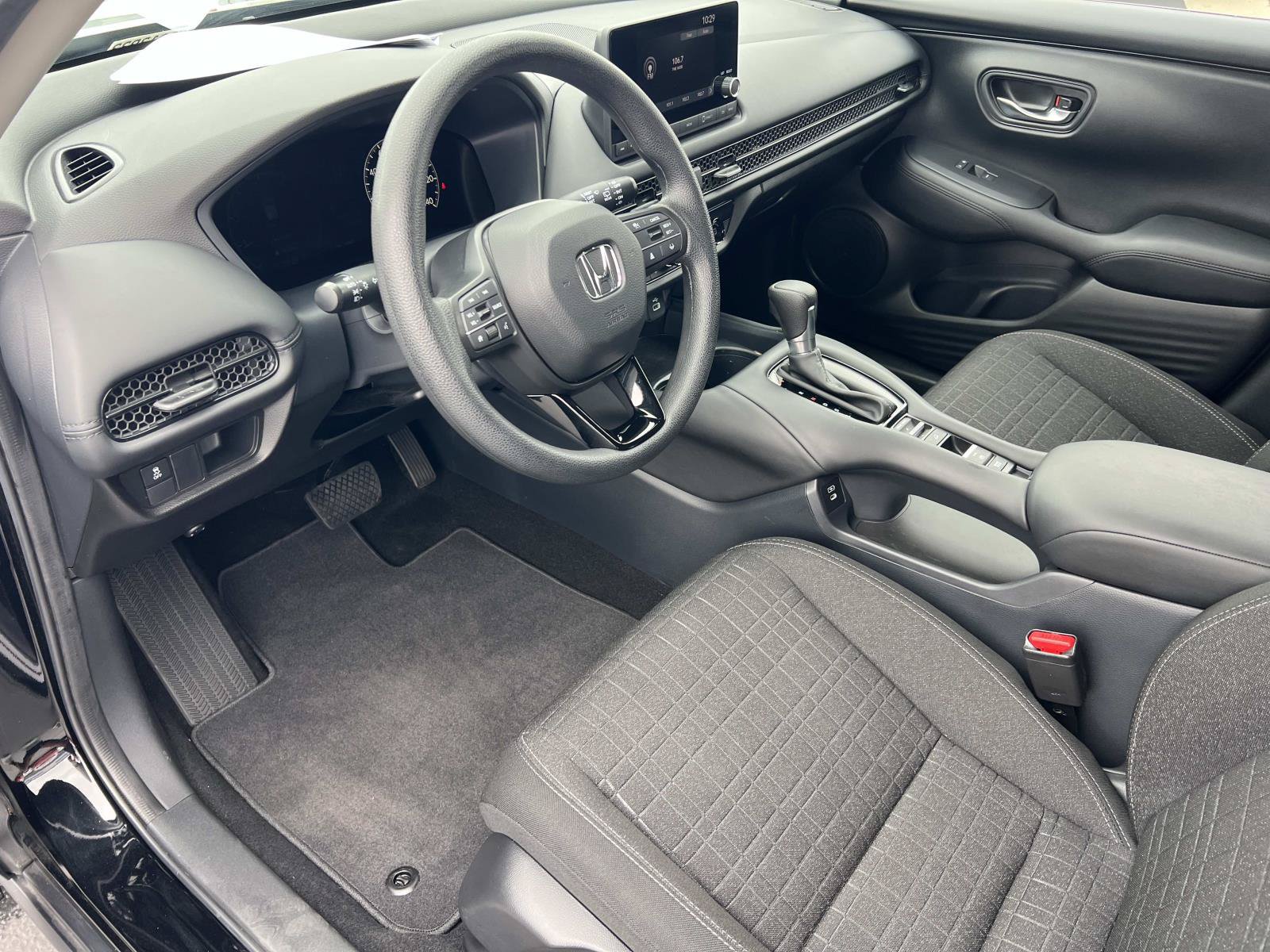 Certified 2025 Honda HR-V LX image 5
