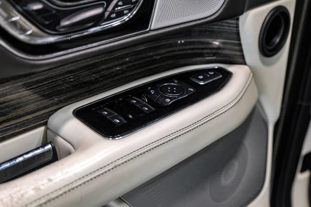 Used 2020 Lincoln Navigator Black Label w/ Cargo Convenience Package AWD/4WD image 41