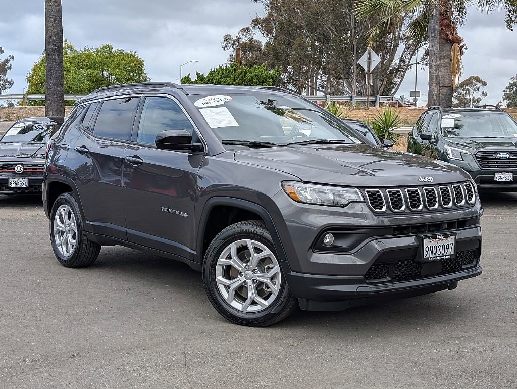 Used 2024 Jeep Compass Latitude AWD/4WD image 4