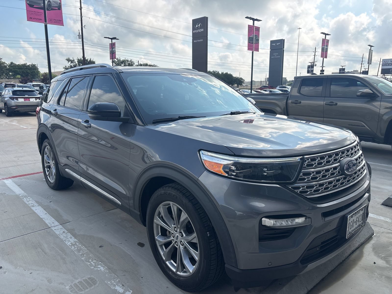 Used 2021 Ford Explorer Limited w/ Equipment Group 301A RWD image 3