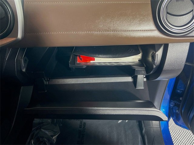 Used 2016 Toyota Tacoma Limited image 30